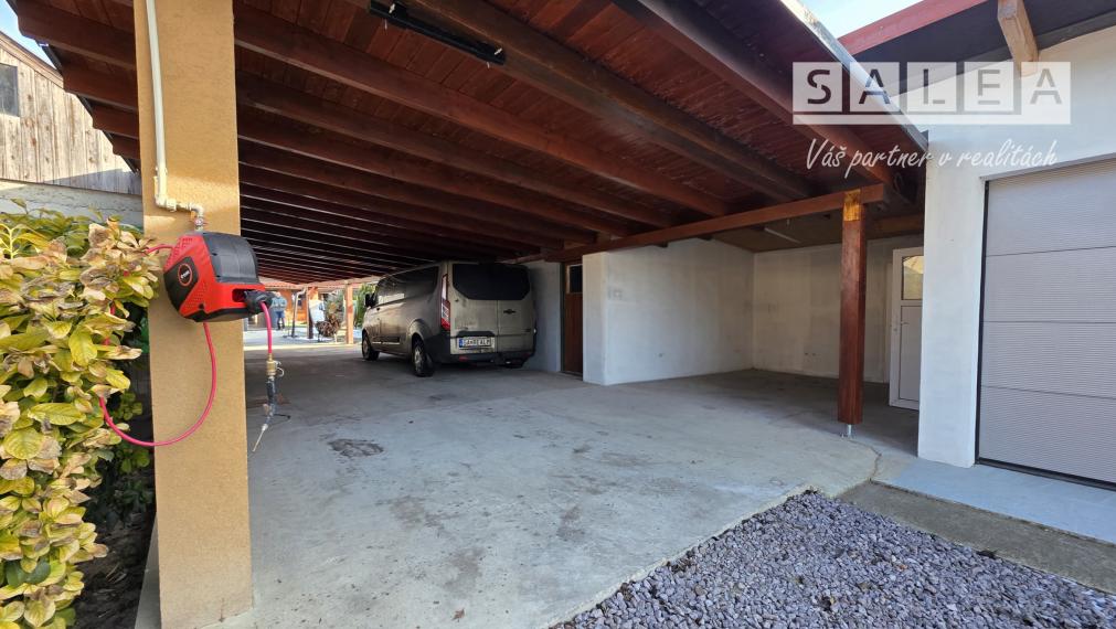 Zariadený, wellness, 8i- 470m2, pozemok 1840m2, Horné Saliby