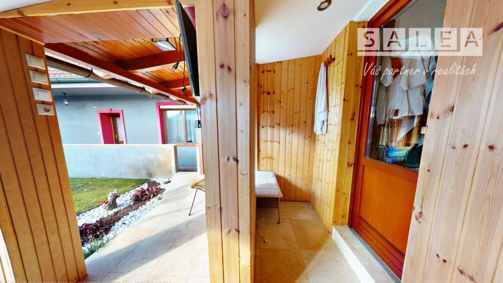 Zariadený, wellness, 8i- 470m2, pozemok 1840m2, Horné Saliby