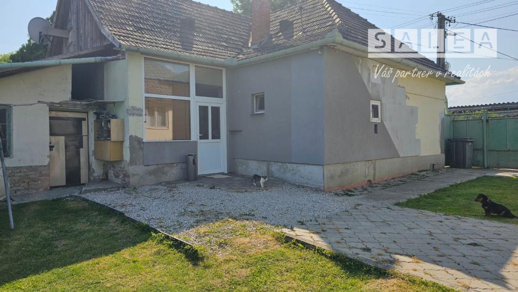 Stavebný pozemok 2213m2 s domom. Tomášikovo