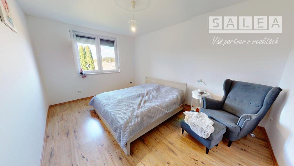 Zánovný 4i-rodinný dom a garáž na pozemku 1087m2 Tomášikovo