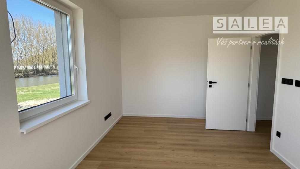 Dom pri jazere - 4 izbová novostavba Trstice