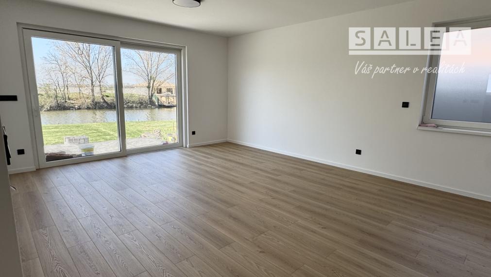 Dom pri jazere - 4 izbová novostavba Trstice