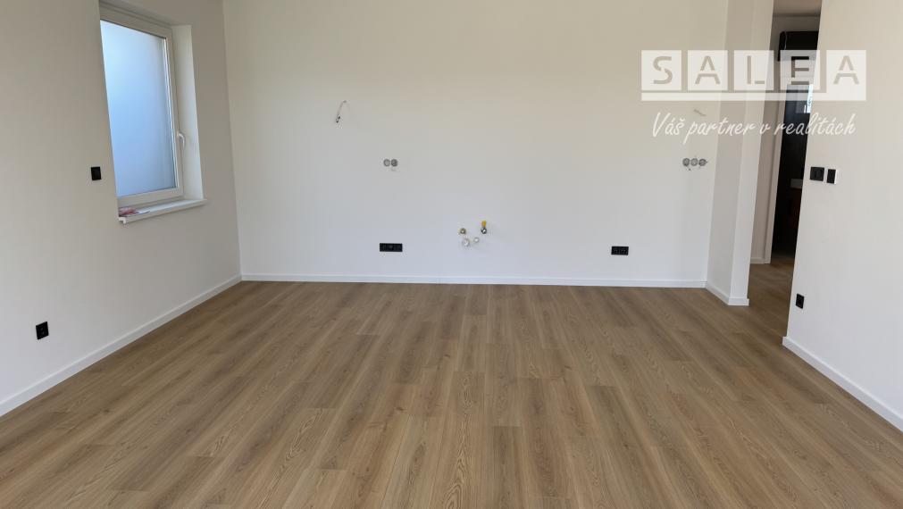 Dom pri jazere - 4 izbová novostavba Trstice