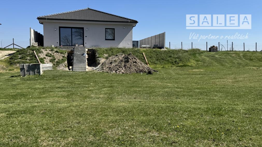 Dom pri jazere - 4 izbová novostavba Trstice