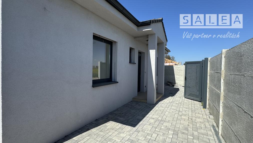 Dom pri jazere - 4 izbová novostavba Trstice