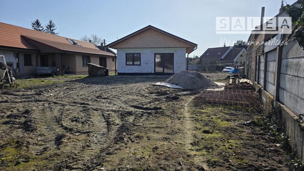 4i Novostavba  stav hrubá stavba pozemok 583m² Dolné Saliby