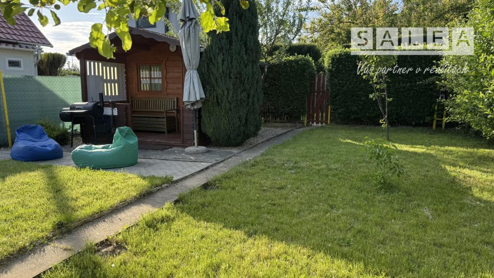 Krásna záhrada s chatkou v Kráľovej nad Váhom 259 m2