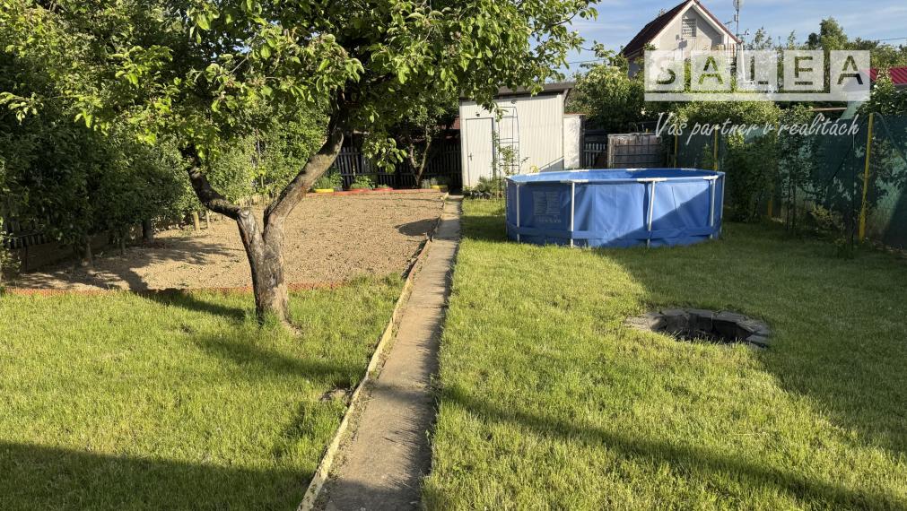 Krásna záhrada s chatkou v Kráľovej nad Váhom 259 m2