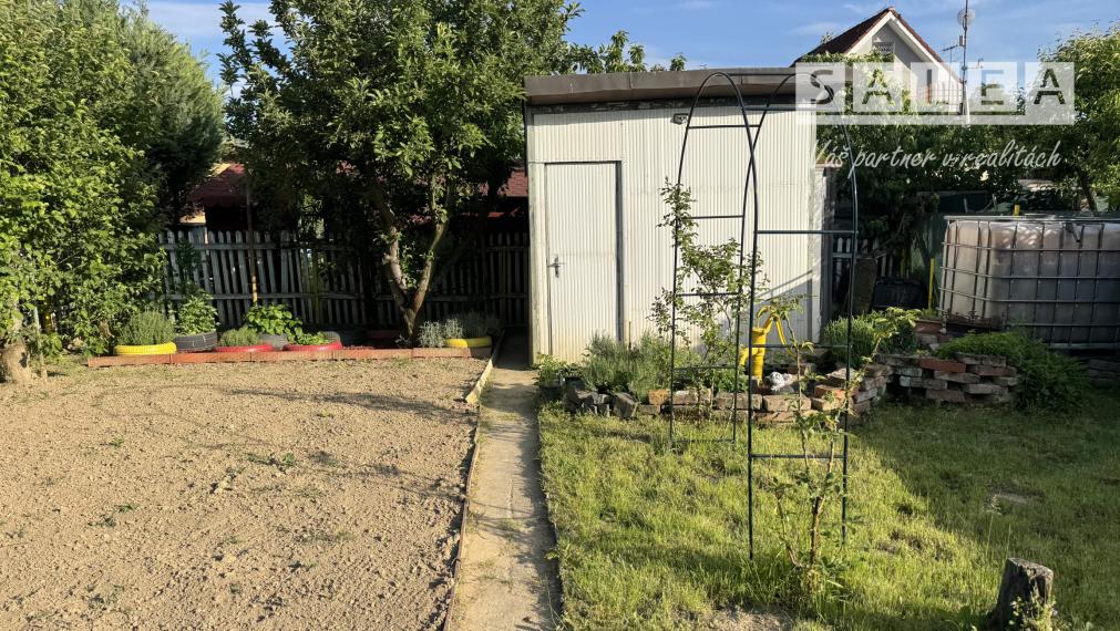 Krásna záhrada s chatkou v Kráľovej nad Váhom 259 m2