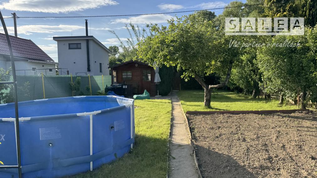 Krásna záhrada s chatkou v Kráľovej nad Váhom 259 m2