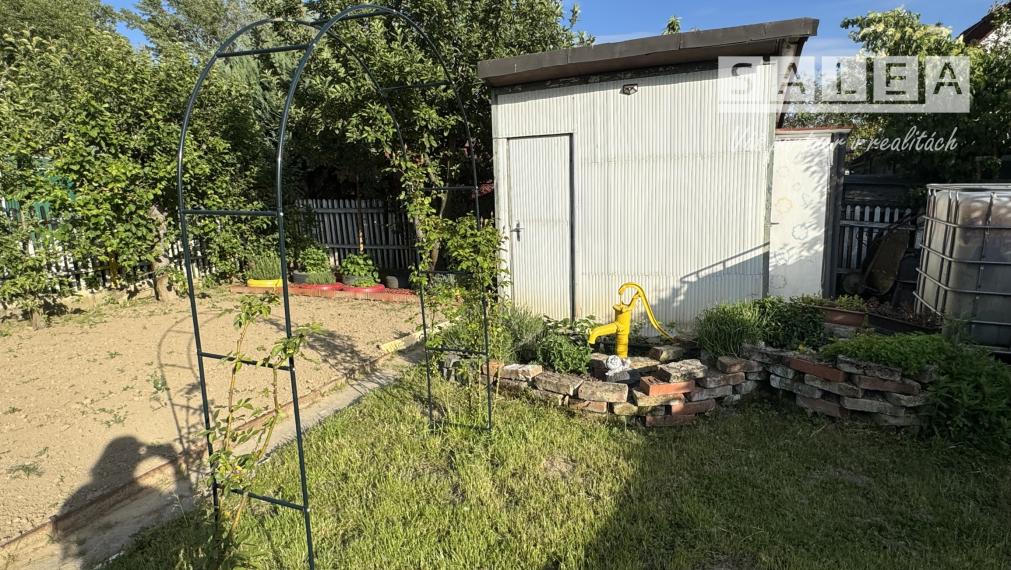 Krásna záhrada s chatkou v Kráľovej nad Váhom 259 m2