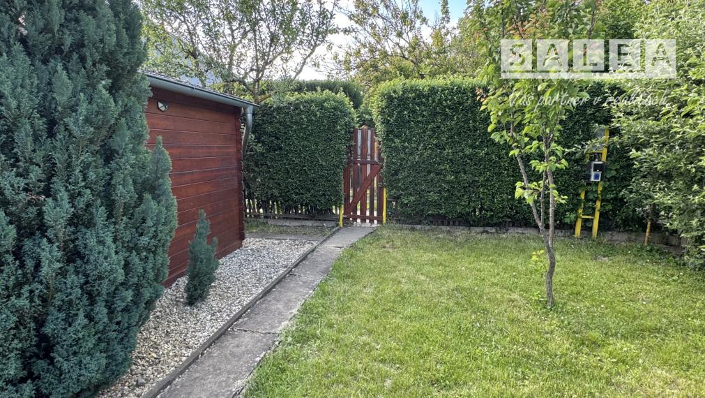 Krásna záhrada s chatkou v Kráľovej nad Váhom 259 m2