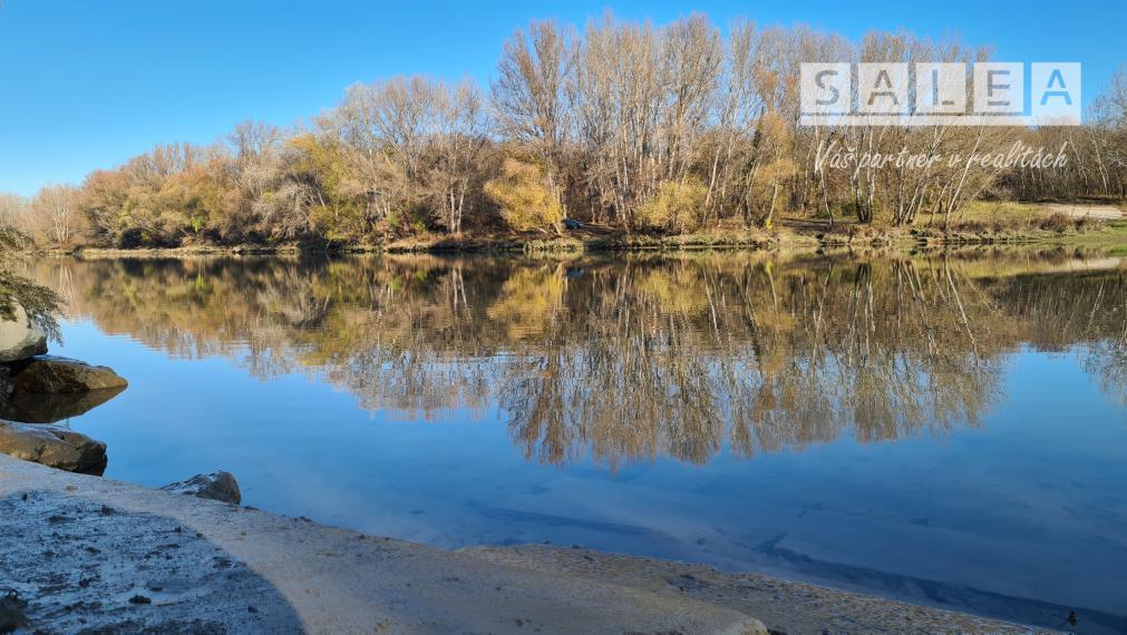Krásna záhrada s chatkou v Kráľovej nad Váhom 259 m2