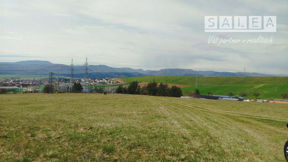 Slnečná záhrada s masívnou pivnicou  a krásnym výhľadom na okolie v Spišskej Novej Vsi