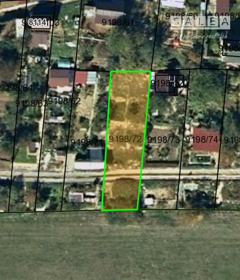 Slnečná záhrada s masívnou pivnicou  a krásnym výhľadom na okolie v Spišskej Novej Vsi