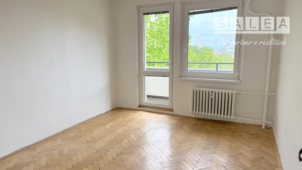 3 izbový svetlý byt 80,8 m2, 3 balkóny, špajza v byte Trnava A.Kubinu