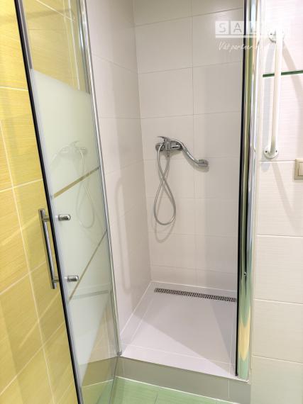 3 izbový svetlý byt 80,8 m2, 3 balkóny, špajza v byte Trnava A.Kubinu