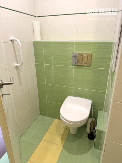 3 izbový svetlý byt 80,8 m2, 3 balkóny, špajza v byte Trnava A.Kubinu