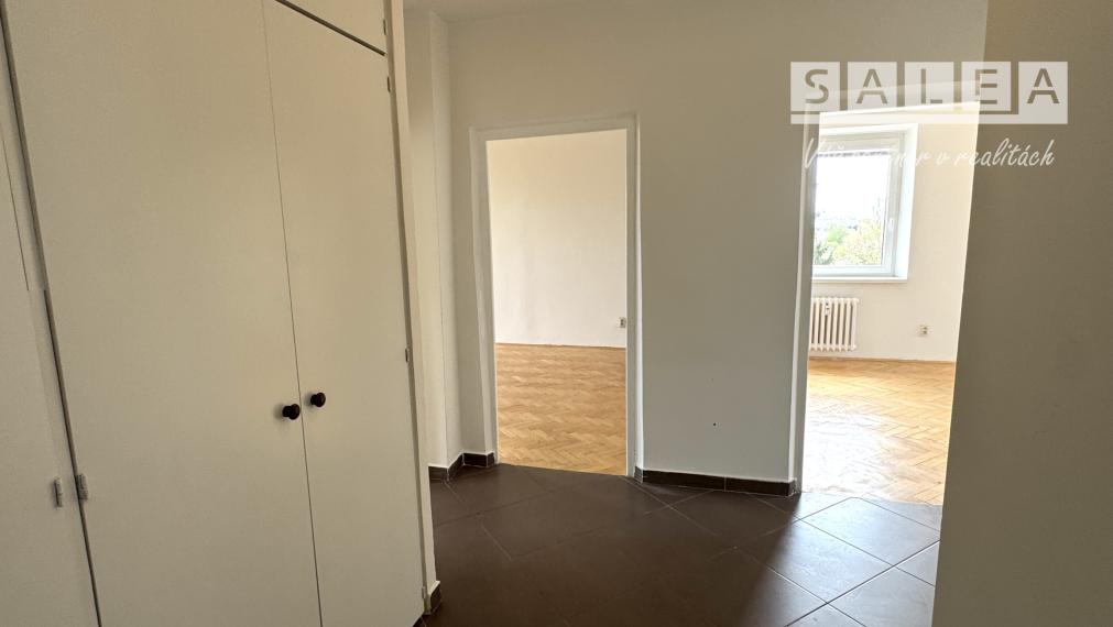 3 izbový svetlý byt 80,8 m2, 3 balkóny, špajza v byte Trnava A.Kubinu