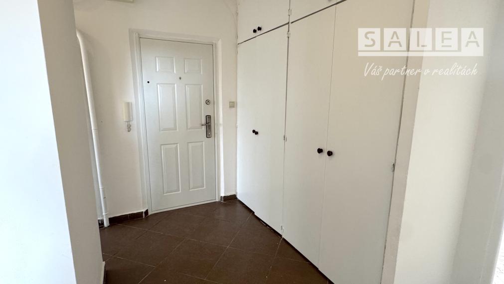 3 izbový svetlý byt 80,8 m2, 3 balkóny, špajza v byte Trnava A.Kubinu