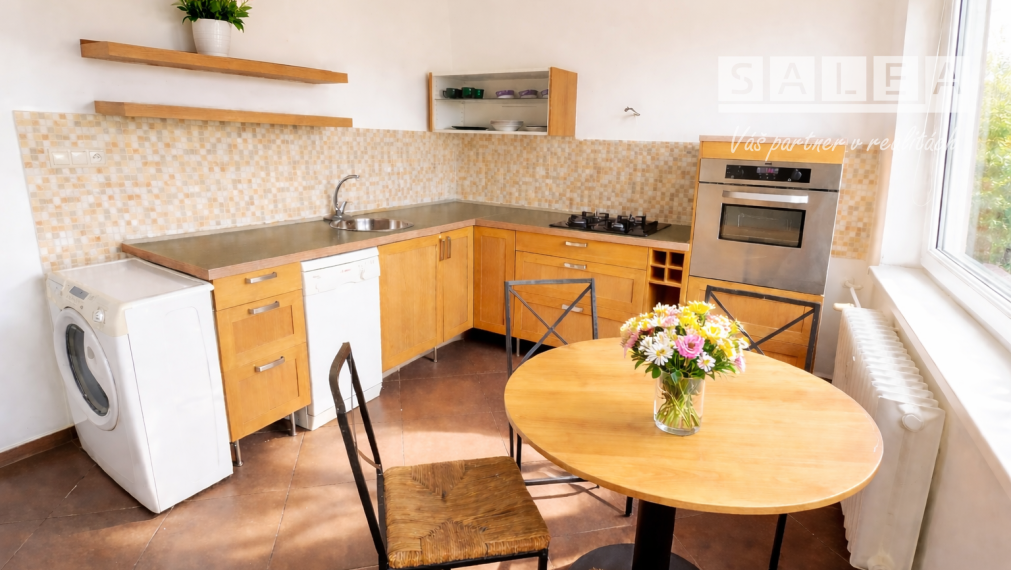 3 izbový svetlý byt 80,8 m2, 3 balkóny, špajza v byte Trnava A.Kubinu