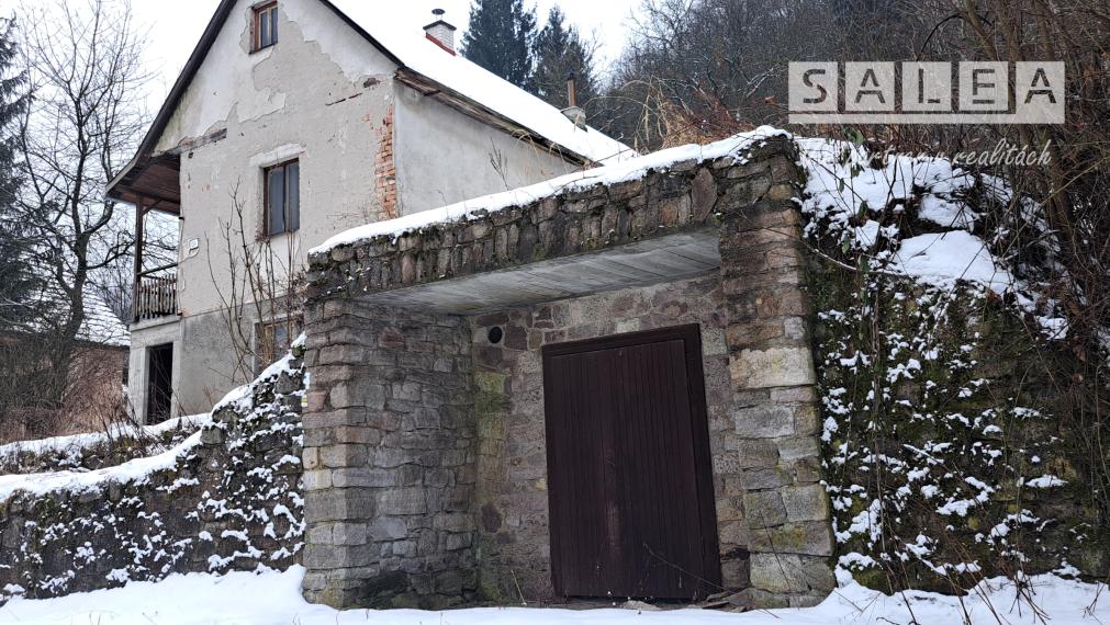 Rodinný dom  v obci Ostrý Grúň s pozemkom a záhradou 4462m2