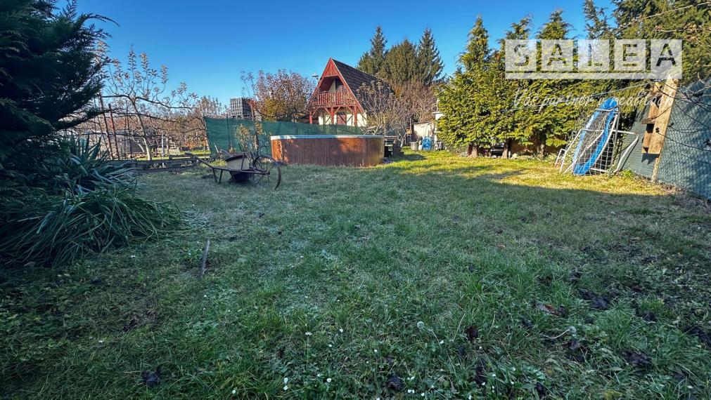 Záhrada 250 m2 v OV Kráľova nad Váhom s bazénom na predaj