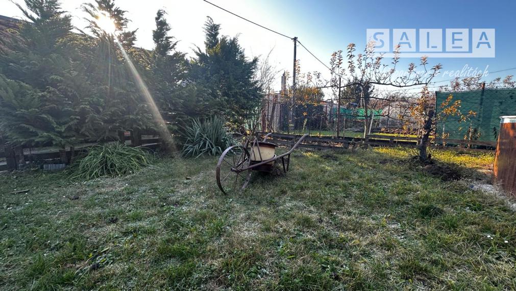 Záhrada 250 m2 v OV Kráľova nad Váhom s bazénom na predaj