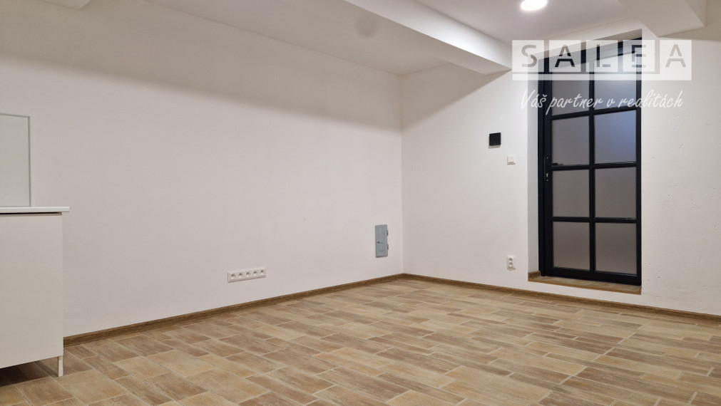 Prenájom pre pestrú ponuku služieb pešia zóna Šaľa 200 m2 alebo po miestnostiach