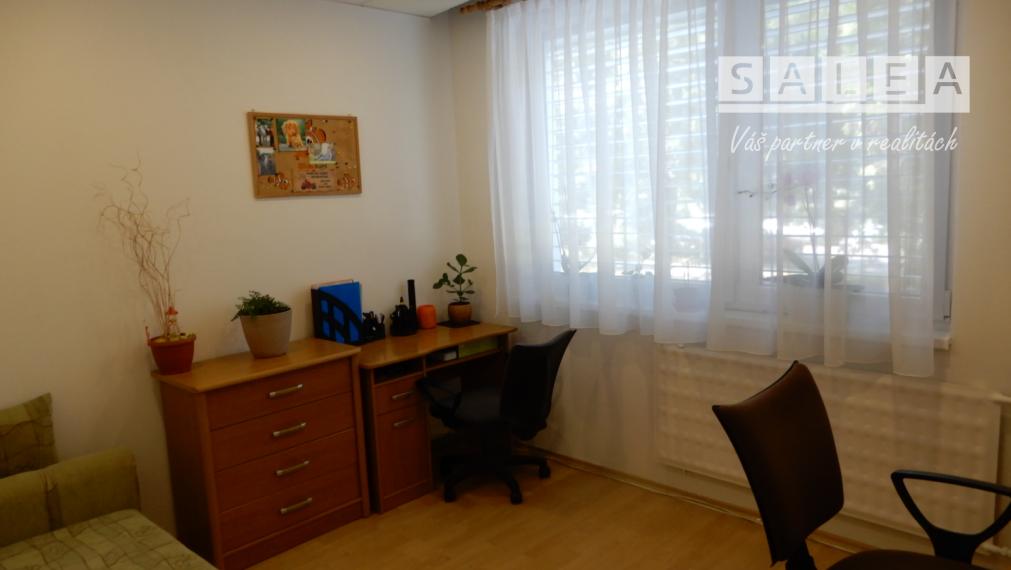 Veľký 3 Izbový byt, 83 m2, rekonštrukcia, Perecká, Levice