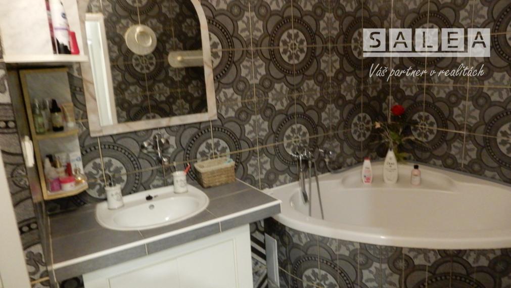 Veľký 3 Izbový byt, 83 m2, rekonštrukcia, Perecká, Levice