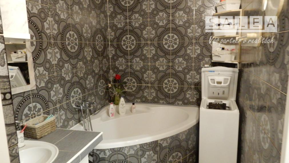 Veľký 3 Izbový byt, 83 m2, rekonštrukcia, Perecká, Levice