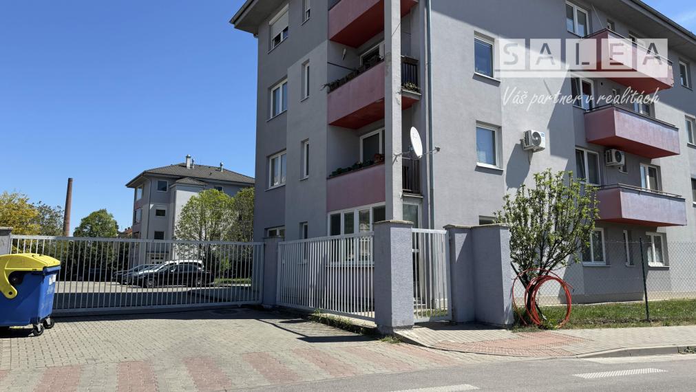 Spiegelsal- 4 izbový byt 93 m2 Trnava ul. Štefana Moyzesa s parkovacím miestom