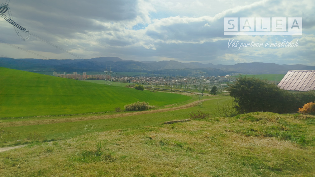 Slnečný pozemok 571m2 s pivnicou – TOP lokalita pri Smižanoch