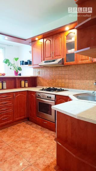 3 izbový veľký byt Šaľa-Veča s balkónom, špajzou a pivnicou