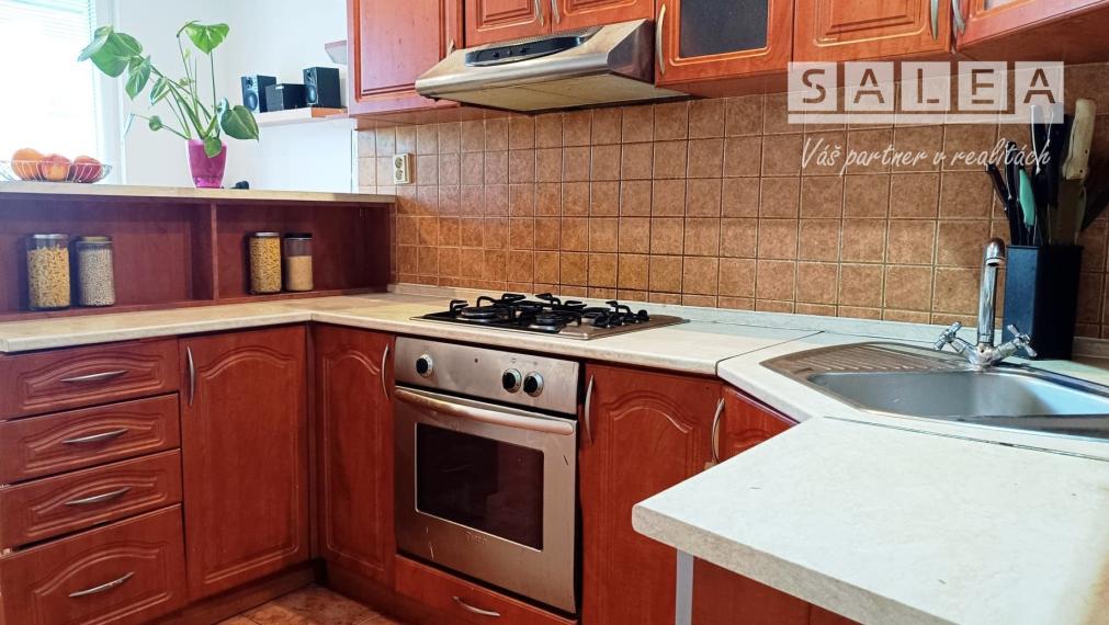3 izbový veľký byt Šaľa-Veča s balkónom, špajzou a pivnicou