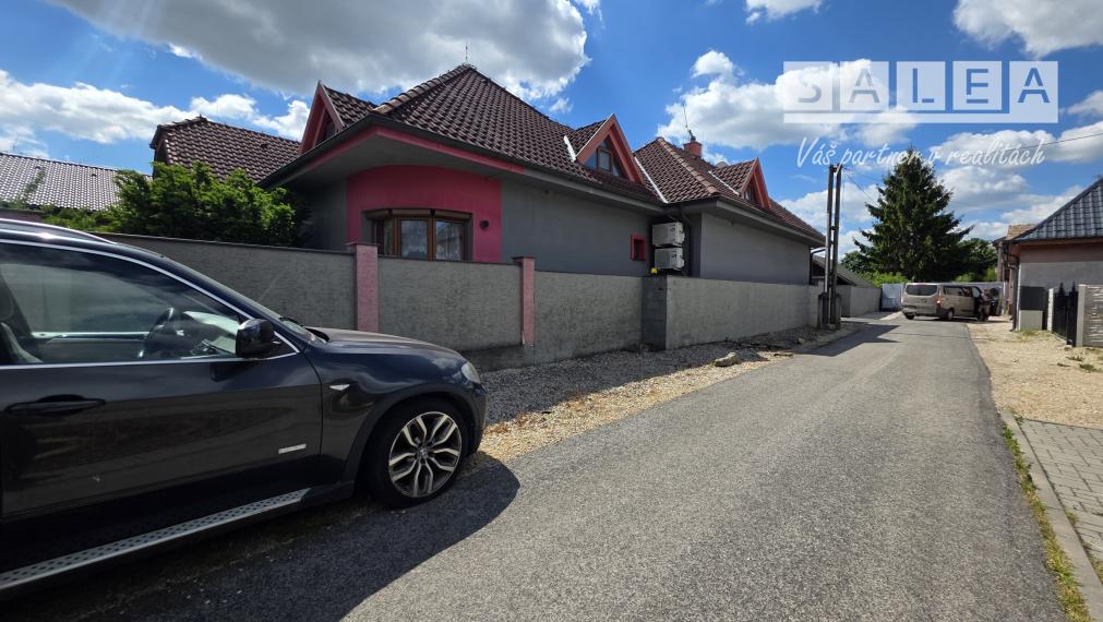 Zariadený 8i RD wellness 470m2, pozemok 1840m2, Horné Saliby