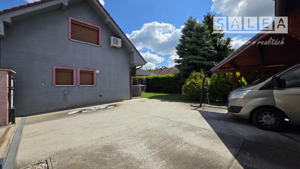 Zariadený 8i RD wellness 470m2, pozemok 1840m2, Horné Saliby