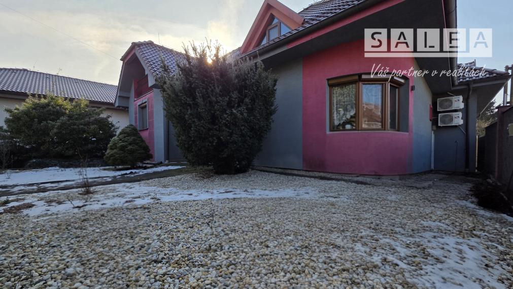 Zariadený 8i RD wellness 470m2, pozemok 1840m2, Horné Saliby