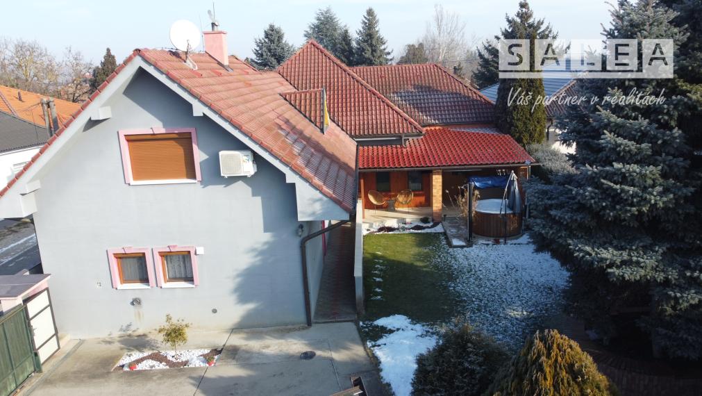 Zariadený 8i RD wellness 470m2, pozemok 1840m2, Horné Saliby