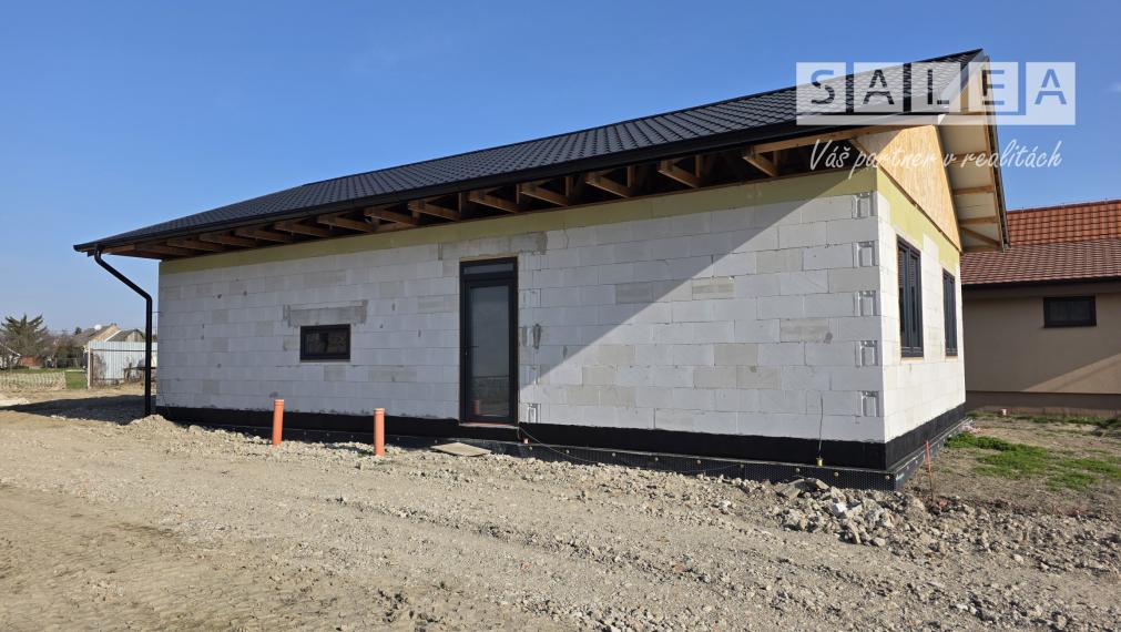 4i Novostavba  stav hrubá stavba pozemok 583m² Dolné Saliby