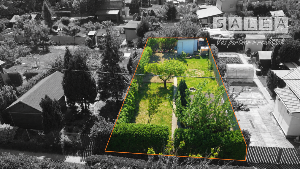 Krásna záhrada s chatkou v Kráľovej nad Váhom 259 m2