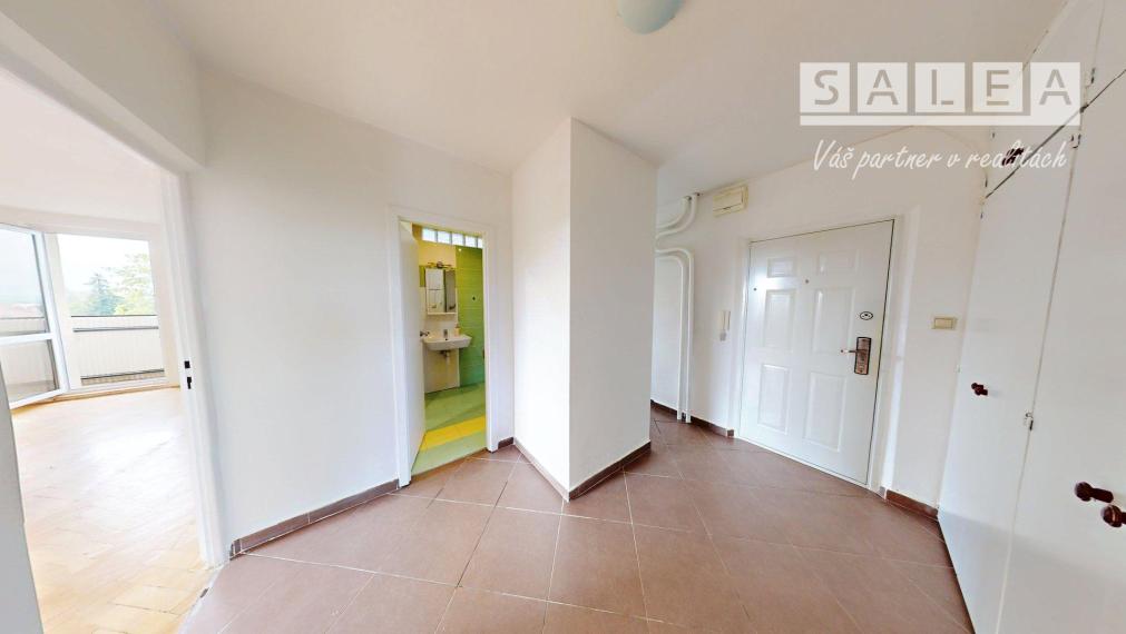 3 izbový svetlý byt 80,8 m2, 3 balkóny, špajza v byte Trnava A.Kubinu