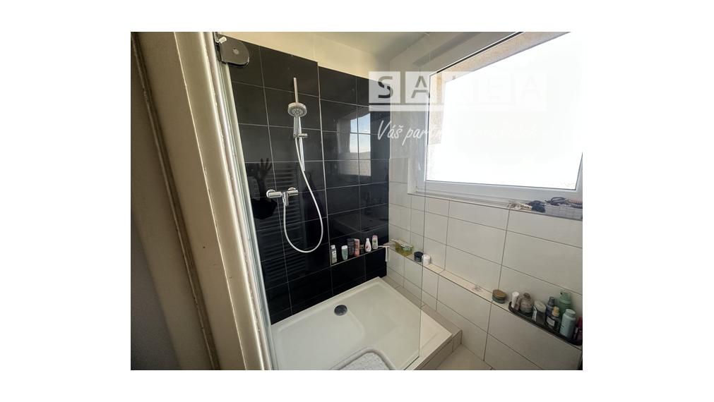 Exkluzívne 3-izb. byt kompl. rekonštr. 65m2 balkón Piešťany