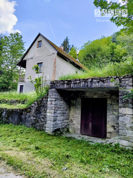 Rodinný dom  v obci Ostrý Grúň s pozemkom a záhradou 4462m2