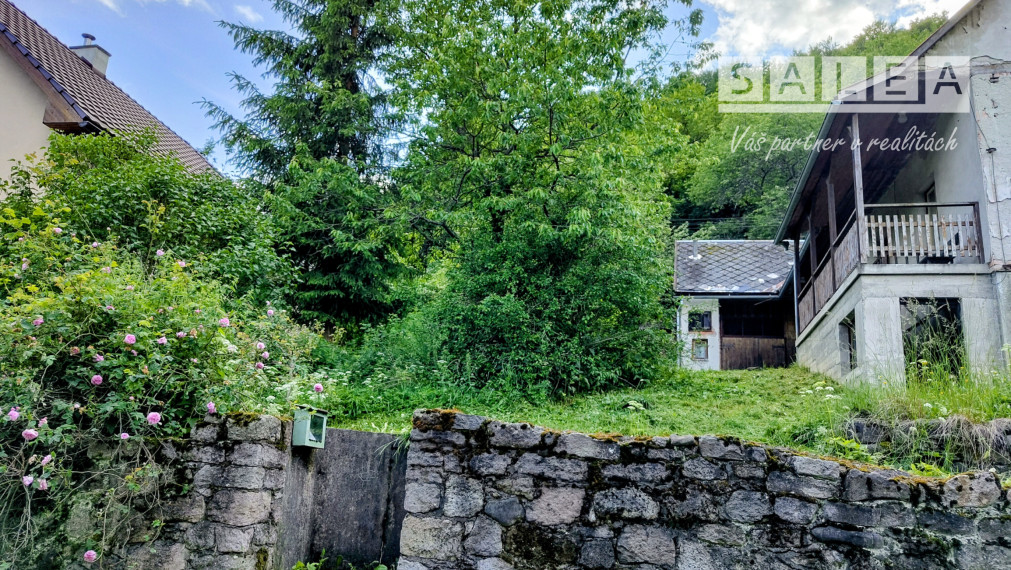 Rodinný dom  v obci Ostrý Grúň s pozemkom a záhradou 4462m2