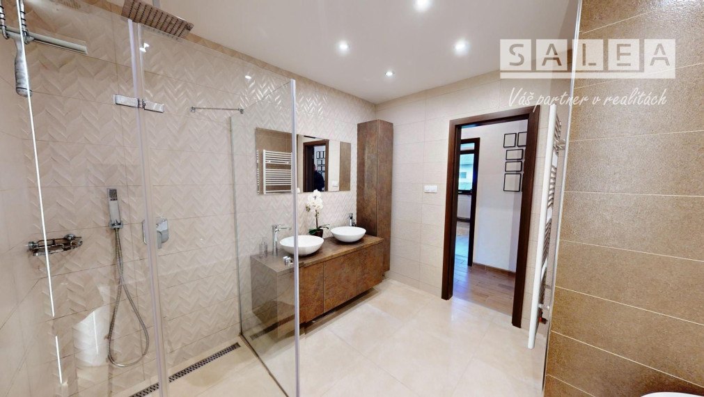 5-izbový Bungalov 226m2 na pozemku 886m2. Kajal