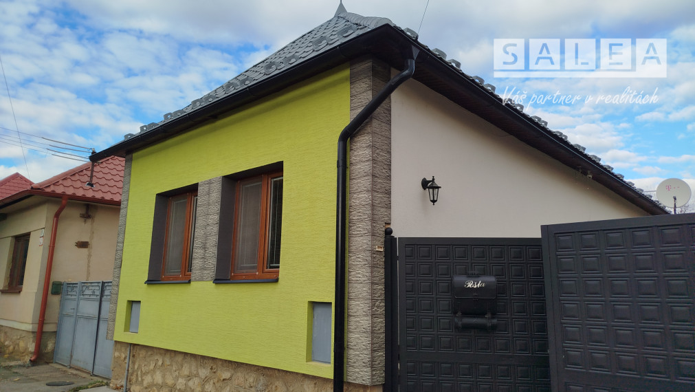 DOM V CENE BYTU A SO ZARIADENÍM! 4-izbový dom po rekonštrukcii v CENTRE Jasova