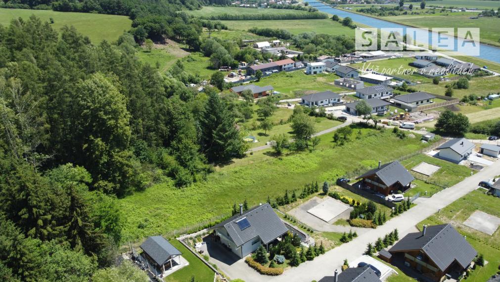 HLINÍK NAD VÁHOM - STAVEBNÝ POZEMOK SO STAVEBNÝM POVOLENÍM