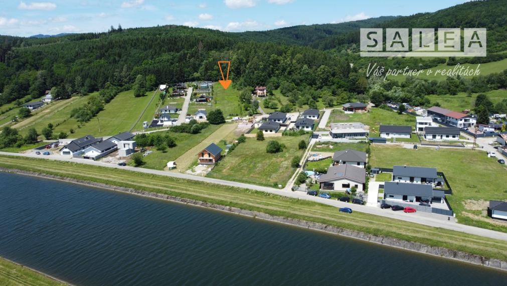 HLINÍK NAD VÁHOM - STAVEBNÝ POZEMOK SO STAVEBNÝM POVOLENÍM